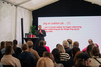 hendelse ,yttertøy ,skjorte ,samspill ,presentasjon.