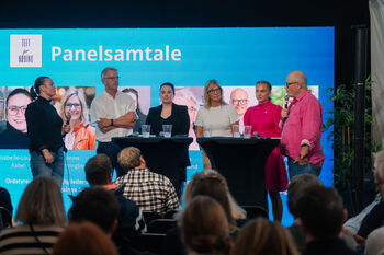 klær ,møbler ,skjorte ,yttertøy ,hendelse.