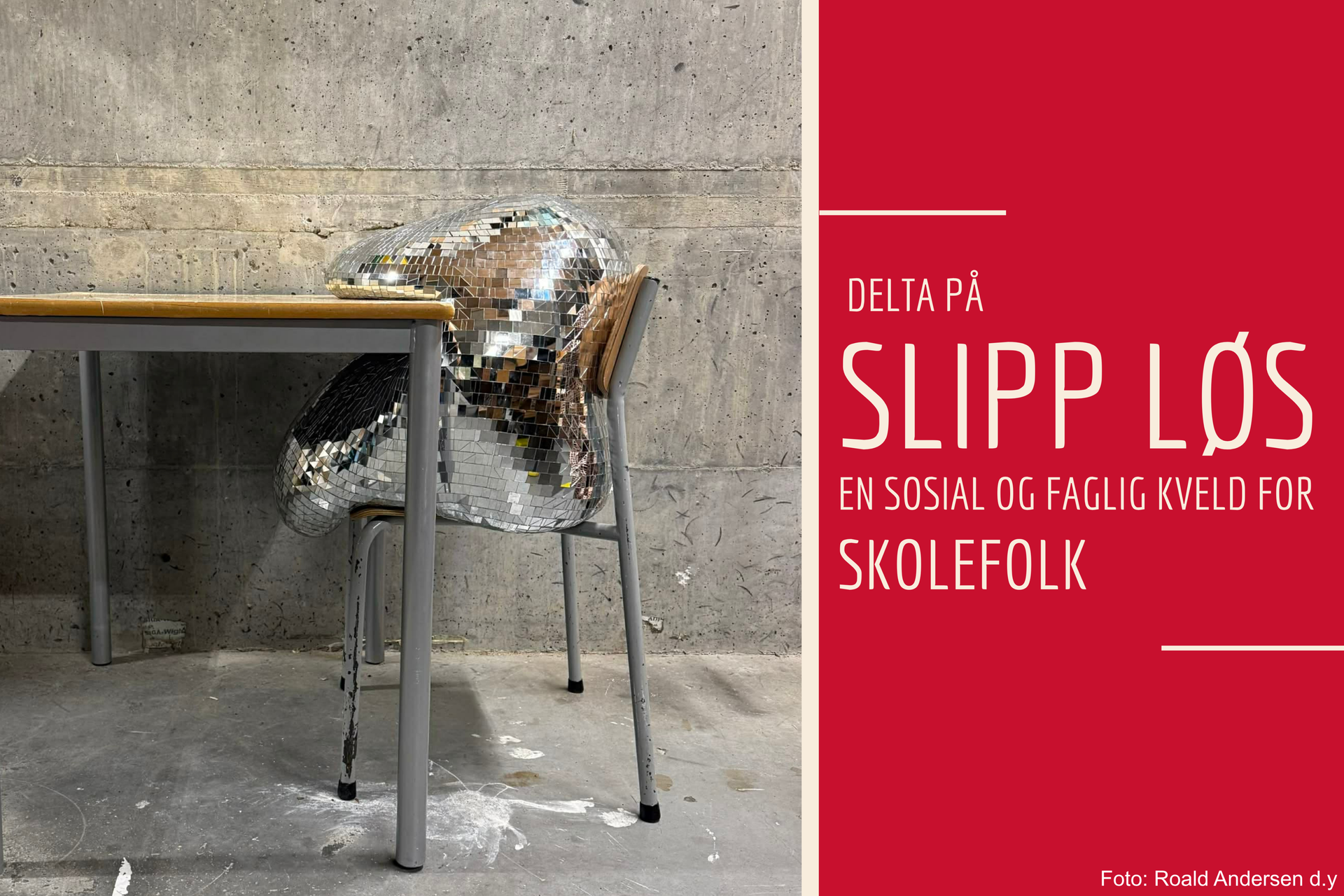 Bildet kan inneholde: møbler, gulvbelegg, gulv, stol, trefeis.