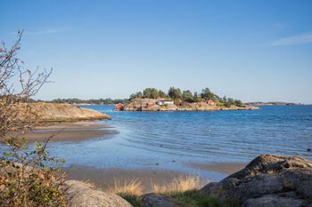 Bildet kan inneholde: vann, himmel, anlegg, vannforsyning, azure.