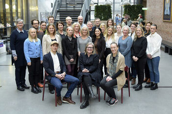 Footwear ,Trousers ,Shoe ,Smile ,Public space.
