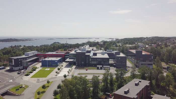 Bildet kan inneholde: urban design, menneskelig bosetning, næringsbygg, hovedkvarter.