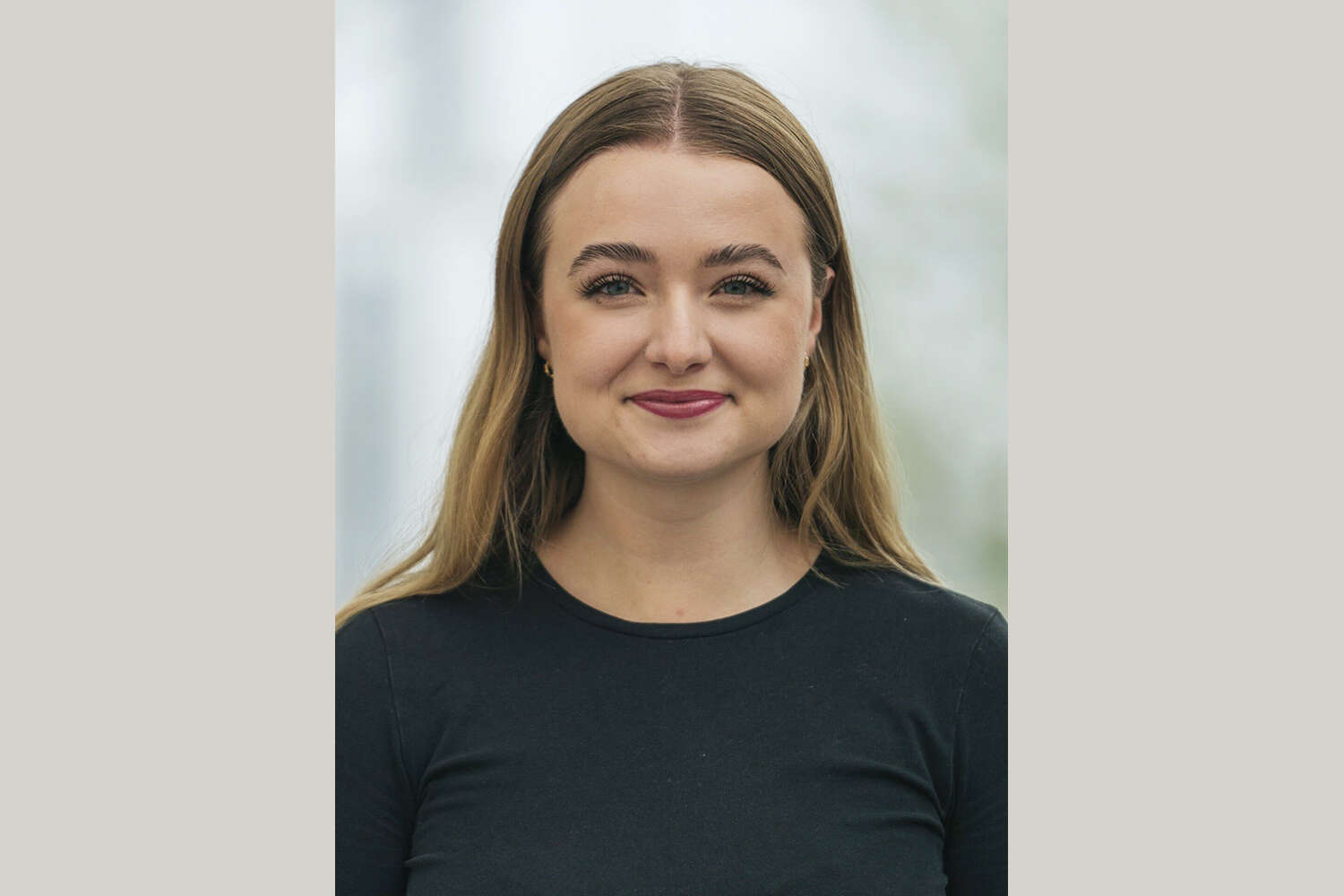 Bildet kan inneholde: person, hår, hake, kinn, øyenbryn.