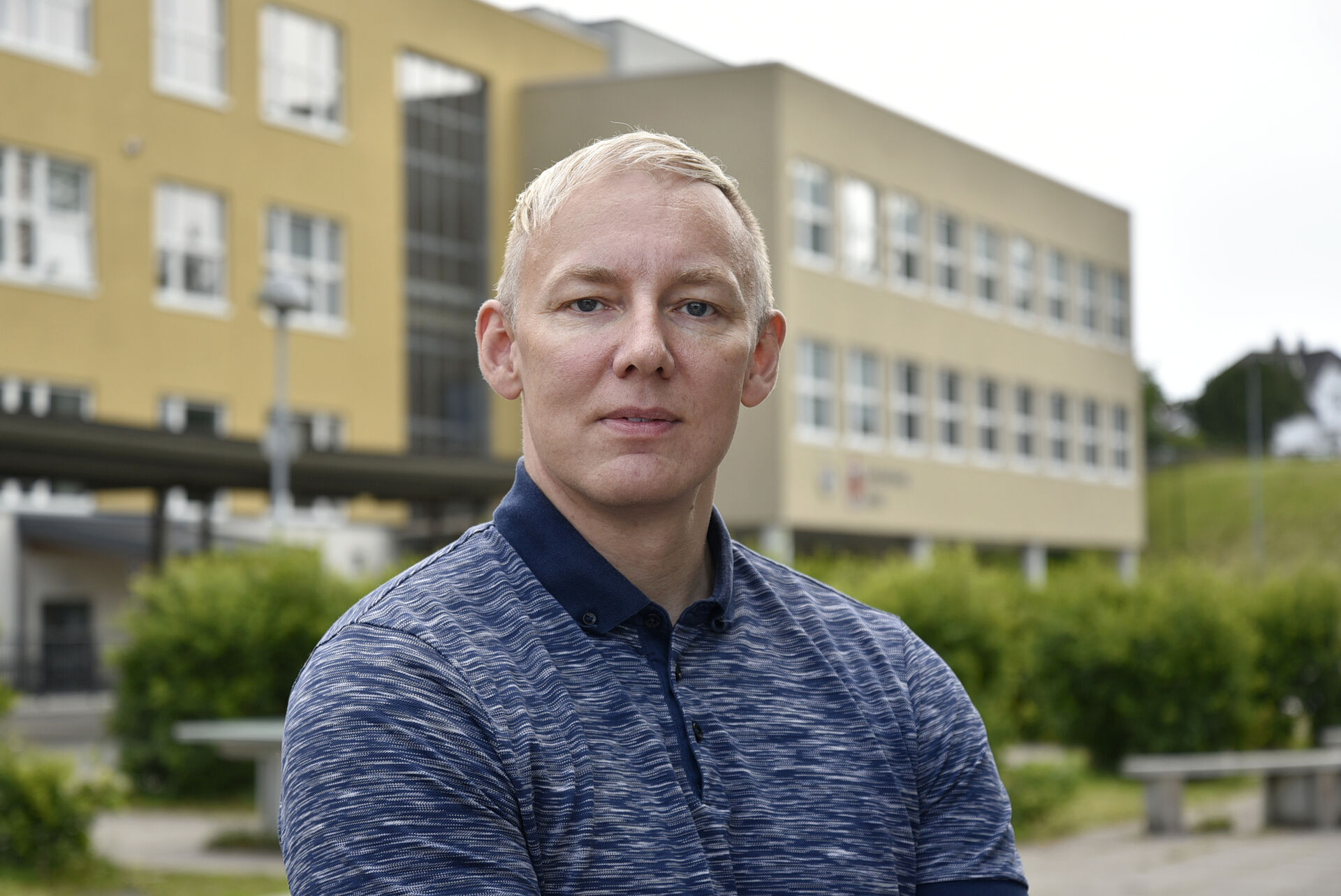 Bildet kan inneholde: erme, ansiktsuttrykk.