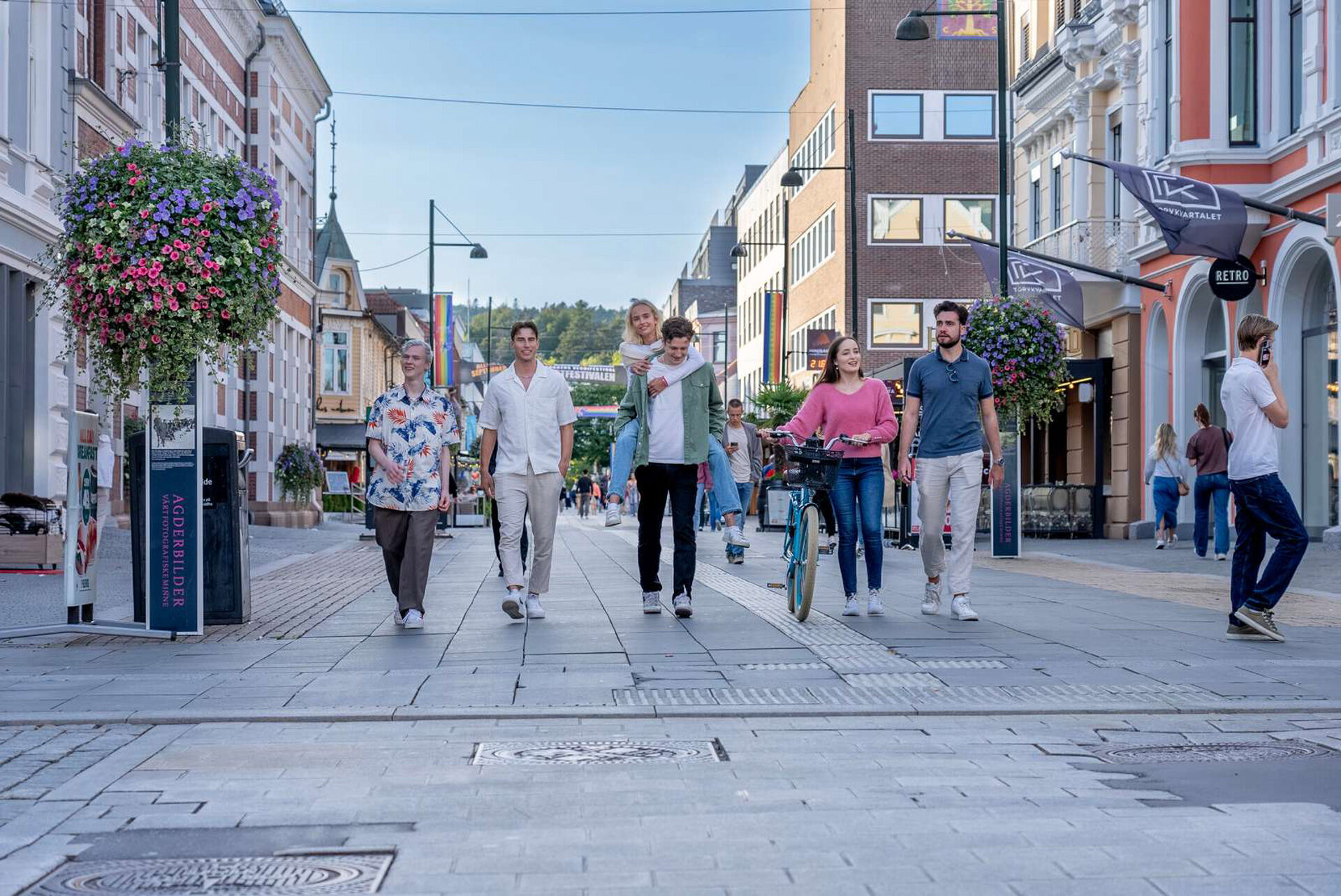 A group of students walking in the streets of Kristiansand, playfully