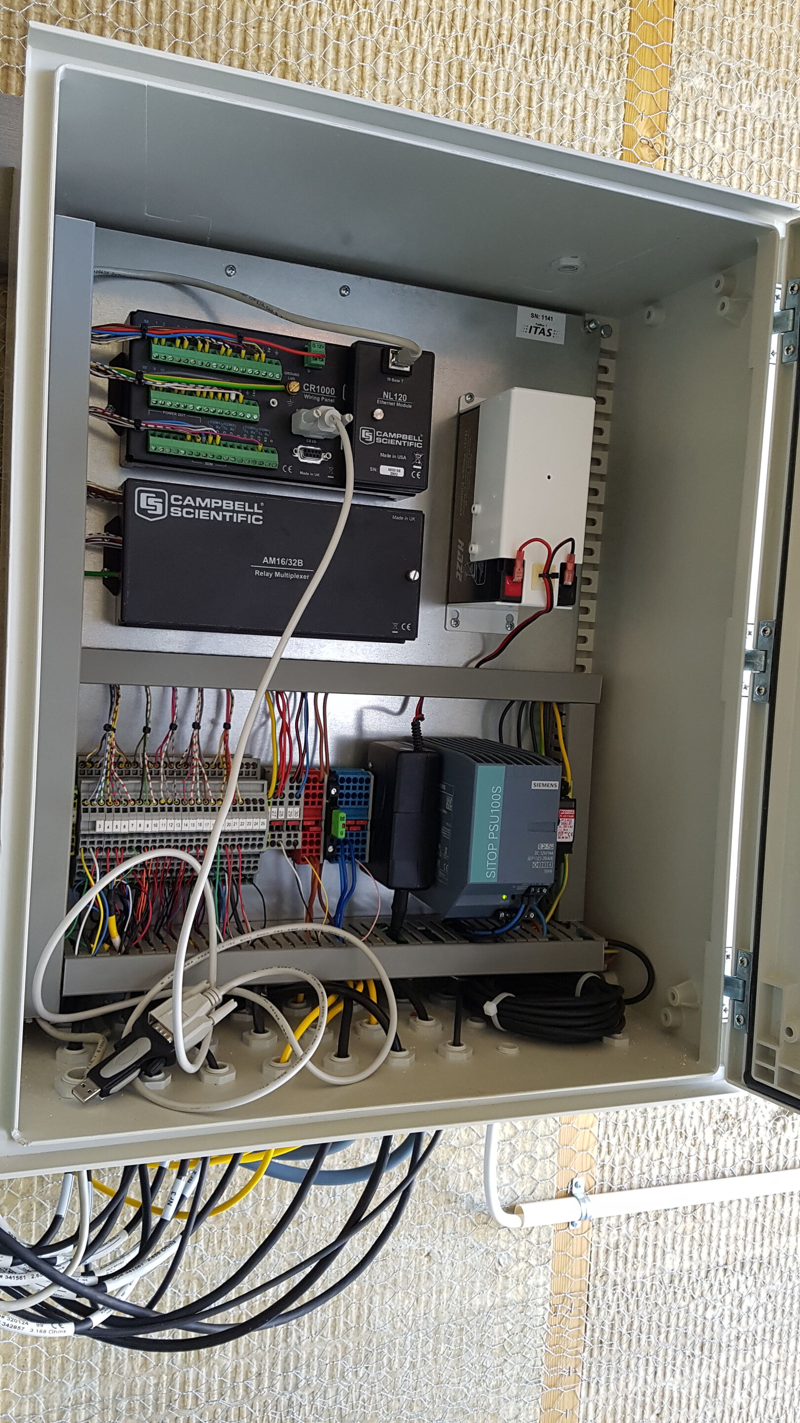 Bildet kan inneholde: elektrisitet, elektriske ledninger, elektronikkteknikk, gass, teknologi.