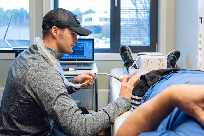 Bildet kan inneholde: elektronisk enhet, håndledd, medisinsk, helsevesenet, komfort.