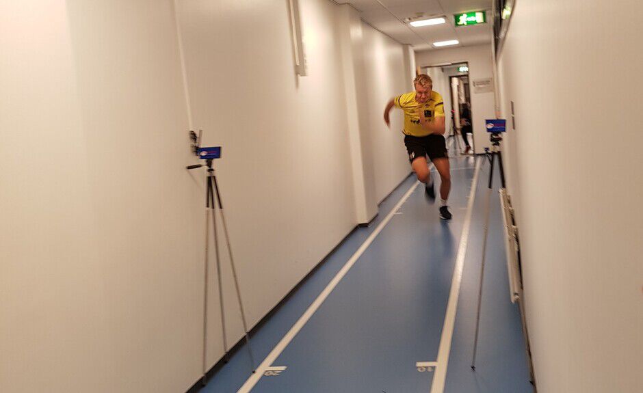 Bildet kan inneholde: shorts, sportsuniform, kne, lår, trening.
