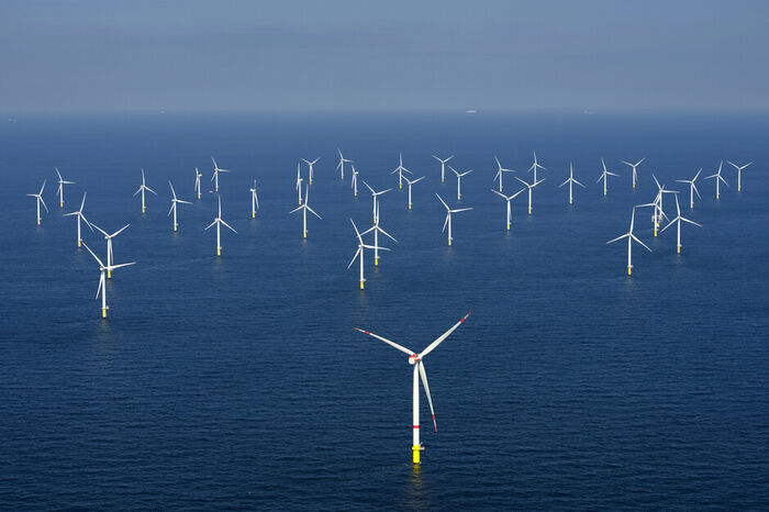 UiA samarbeider med flere aktører for å utvikle havvindindustrien. Med på laget er Agderregionens initiativ Fremtidens Havvind, Future Materials Norsk Katapult, NORCE og Mechatronics Innovation Lab ved UiA (Illustrasjonsfoto: Istockphoto.com)