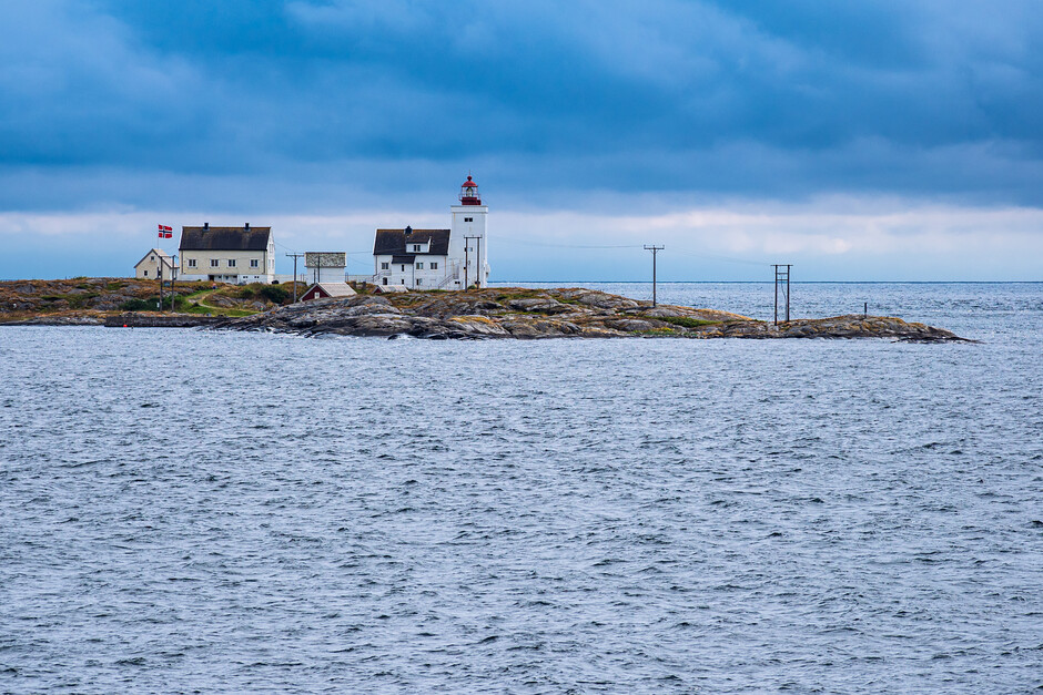 Illustration image of an islet with a lighthouse