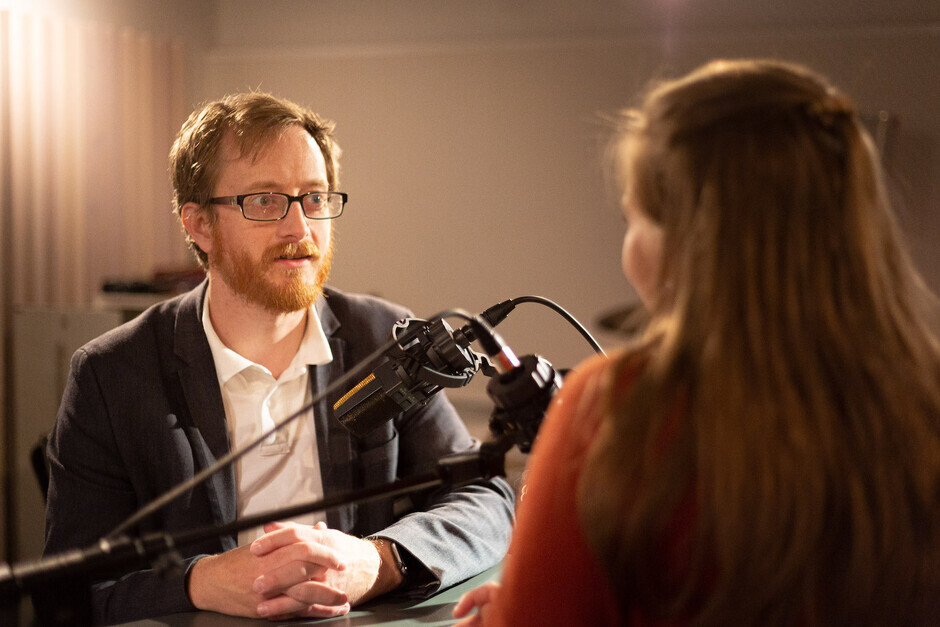 Morten Goodwin og Maren Thormodsæther Lyngroth leder podkasten Game Over. (Foto: Haakon Sundbø)