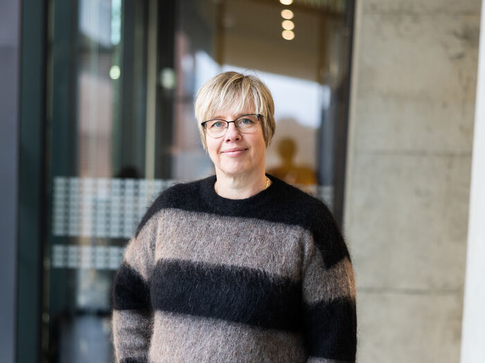 The photo shows mathematics researcher Linda Opheim at UiA.