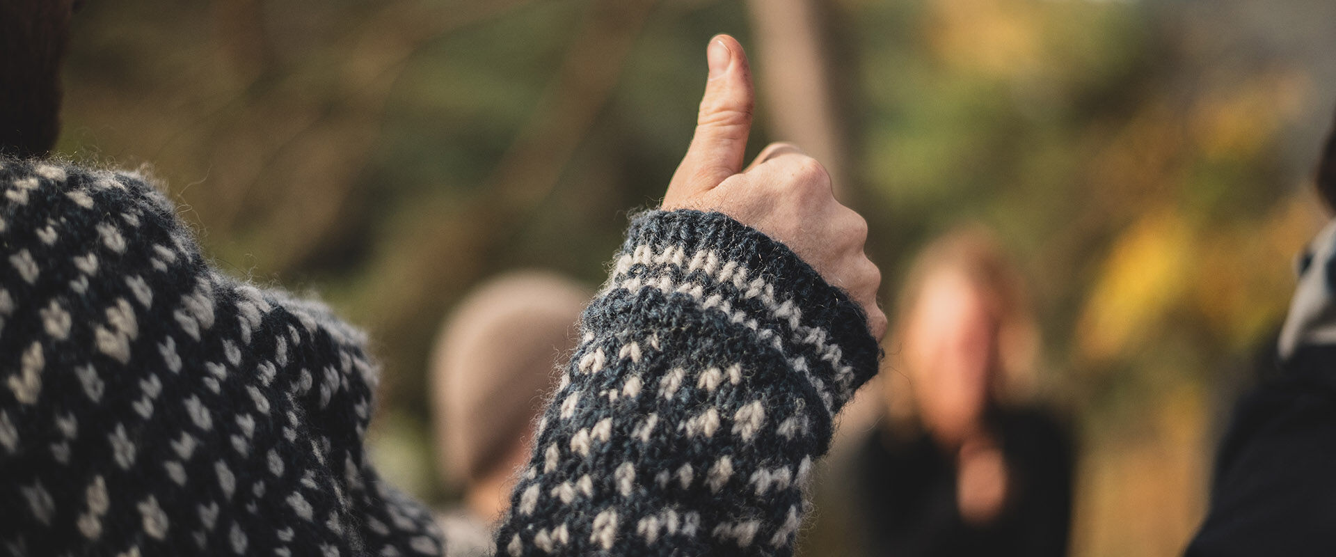 Bildet kan inneholde: finger, håndledd, ull, ull, strikking.