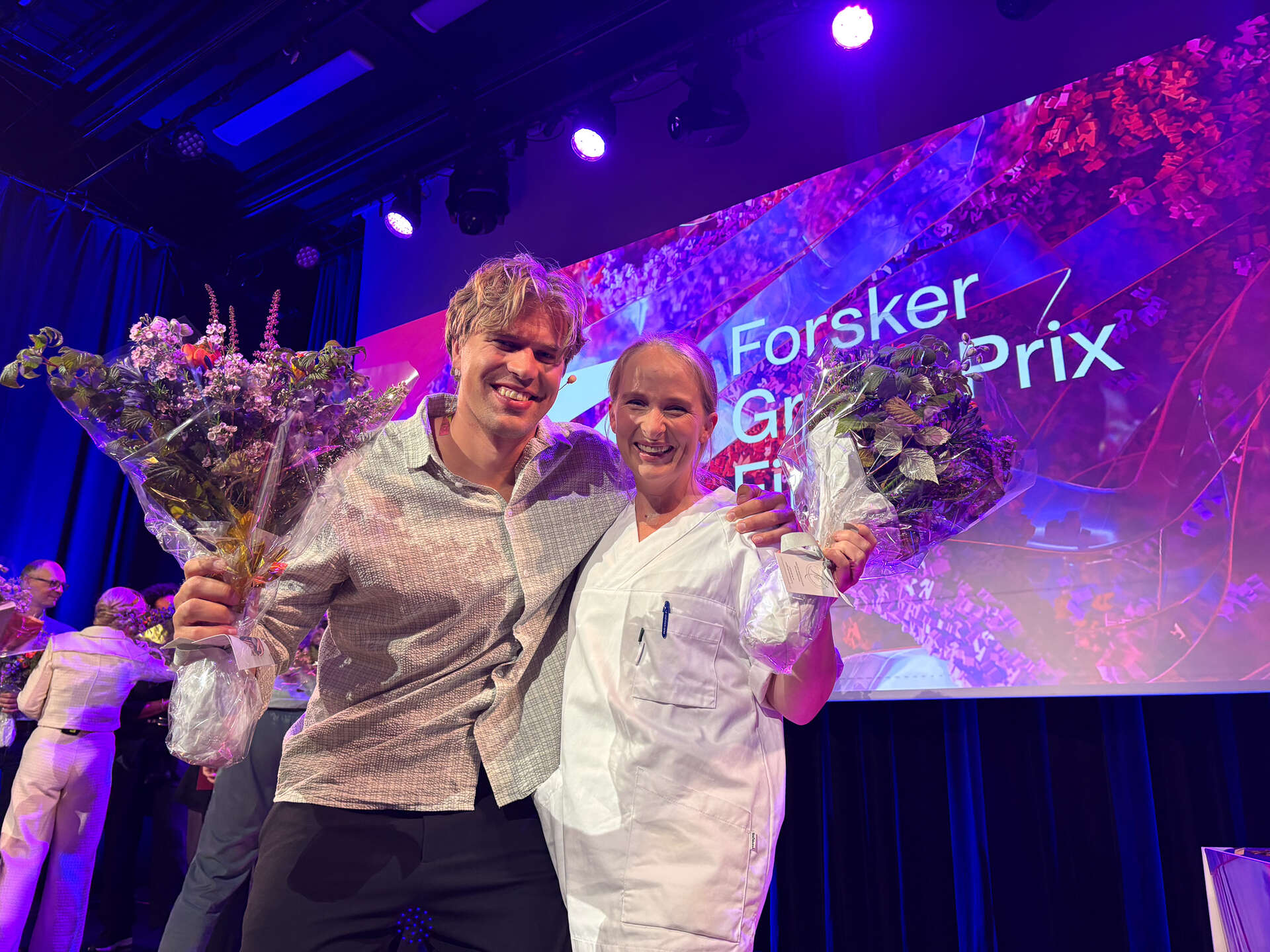 Bilde av Ådne og Mathilde på scenen