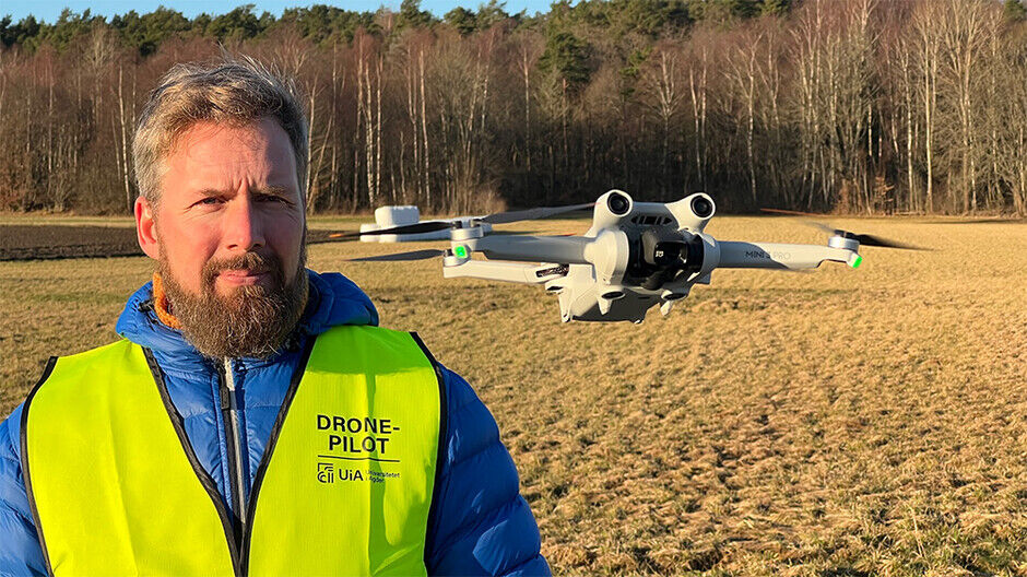 Tore Næss med dronepilot gul vest