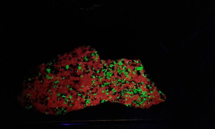 Fluorescens i willemitt og kalsitt