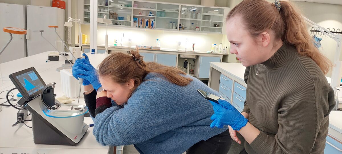to damer bruker nanodrop-maskin