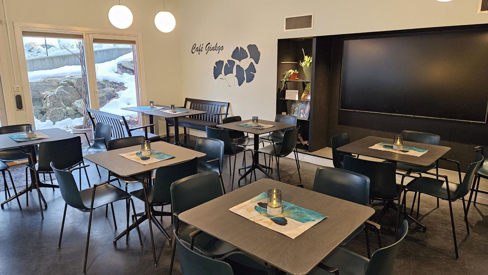Oversiktsbilete av kafé