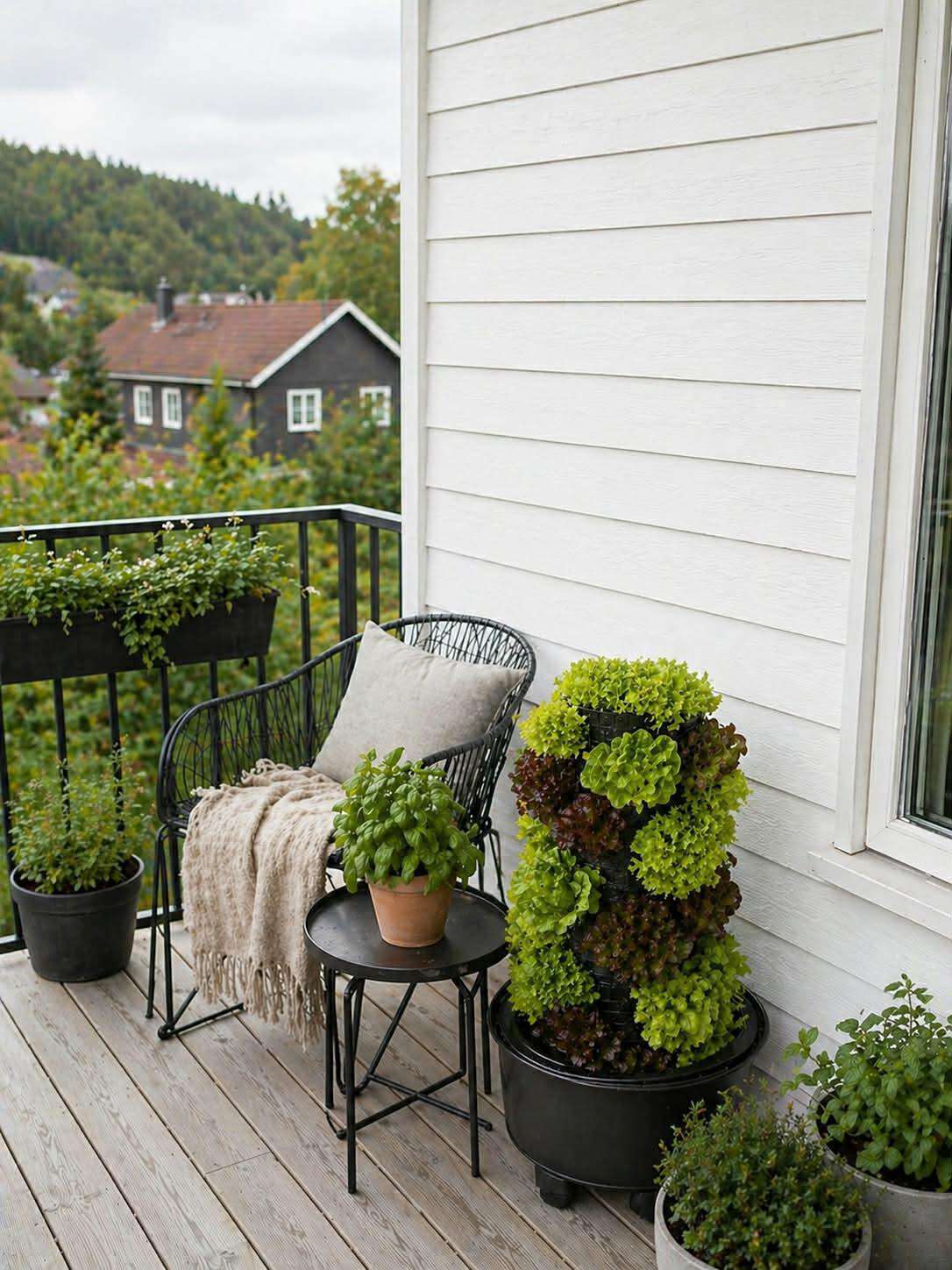 salattårn på balkong