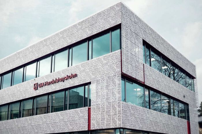 Foto av Handelshøyskolens hovedbygning på campus Kristiansand