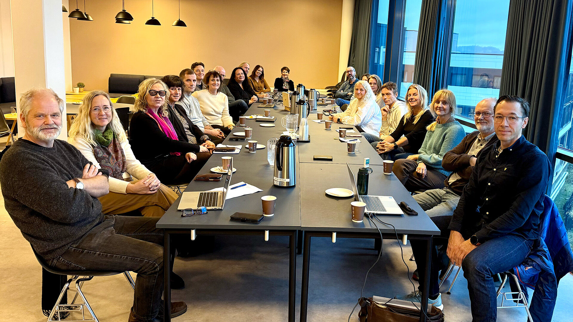 Representanter fra praksisfeltet, bruker- og pårørendeorganisasjoner og fagmiljøet ved UiA samlet til workshop om videreutvikling av utdanning i psykisk helse-, rus- og avhengighetsarbeid på Campus Grimstad.
