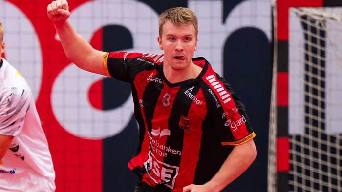 ØIF spiller på en håndballbane