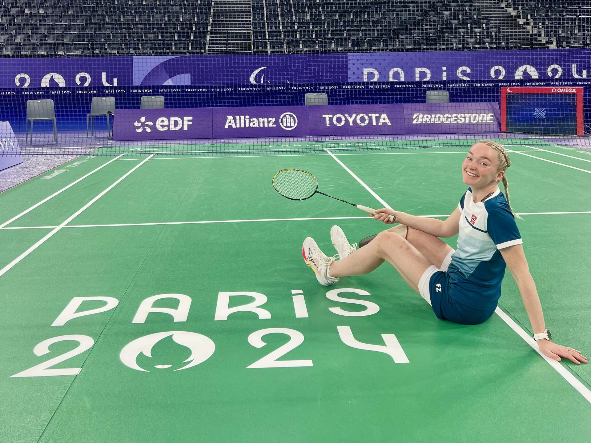Parabadmintonspiller Helle Sofie Sagøy på banen i Paris hvor hun vant bronse i Paralympics 2024.