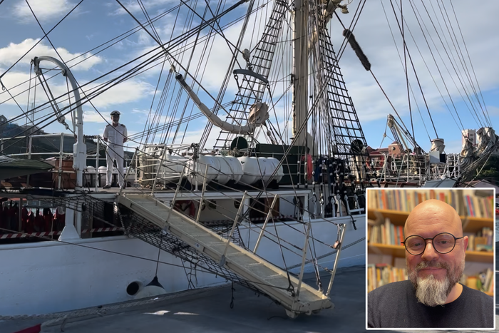 Bildet kan inneholde: båt, vannfartøy, mast, skip, marinarkitektur.