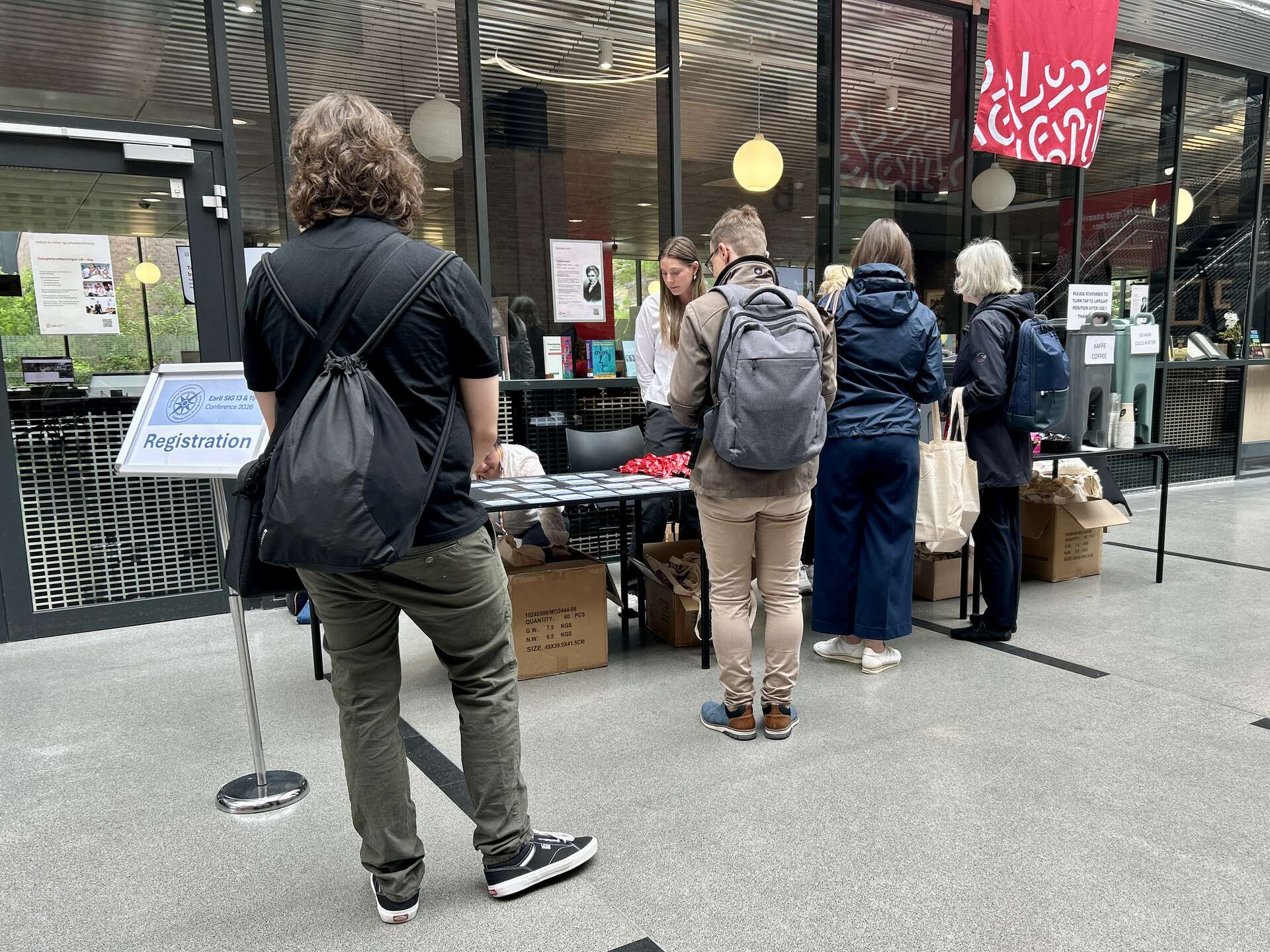 Deltakere ankommer og registrerer seg