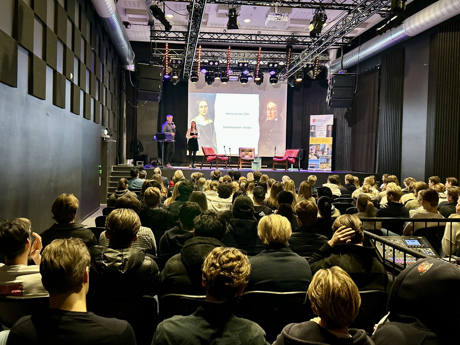 Bilde av fullsatt sale på BARE