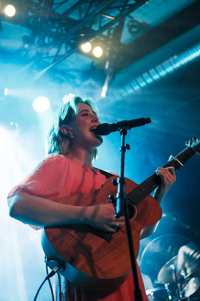 Marie Skagemo i aksjon på scenen