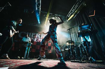 bandet spiller ,musiker ,underholdning ,scenekunst ,musikk.