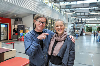 smil ,offentlige rom ,jeans ,denim.