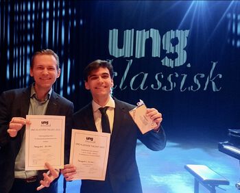 smil ,ansiktsuttrykk ,formell slitasje ,tildele ,prisutdeling.