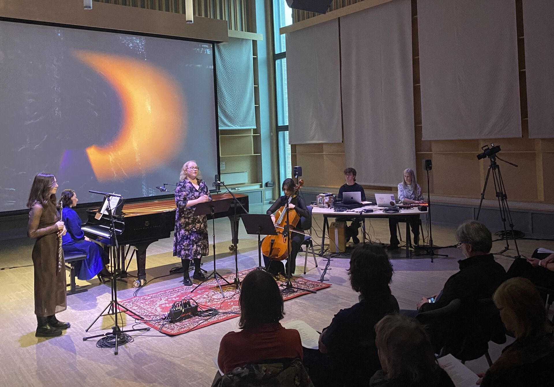 Bilde fra lunsjkonsert med klassiske og rytmiske musikkstudenter.