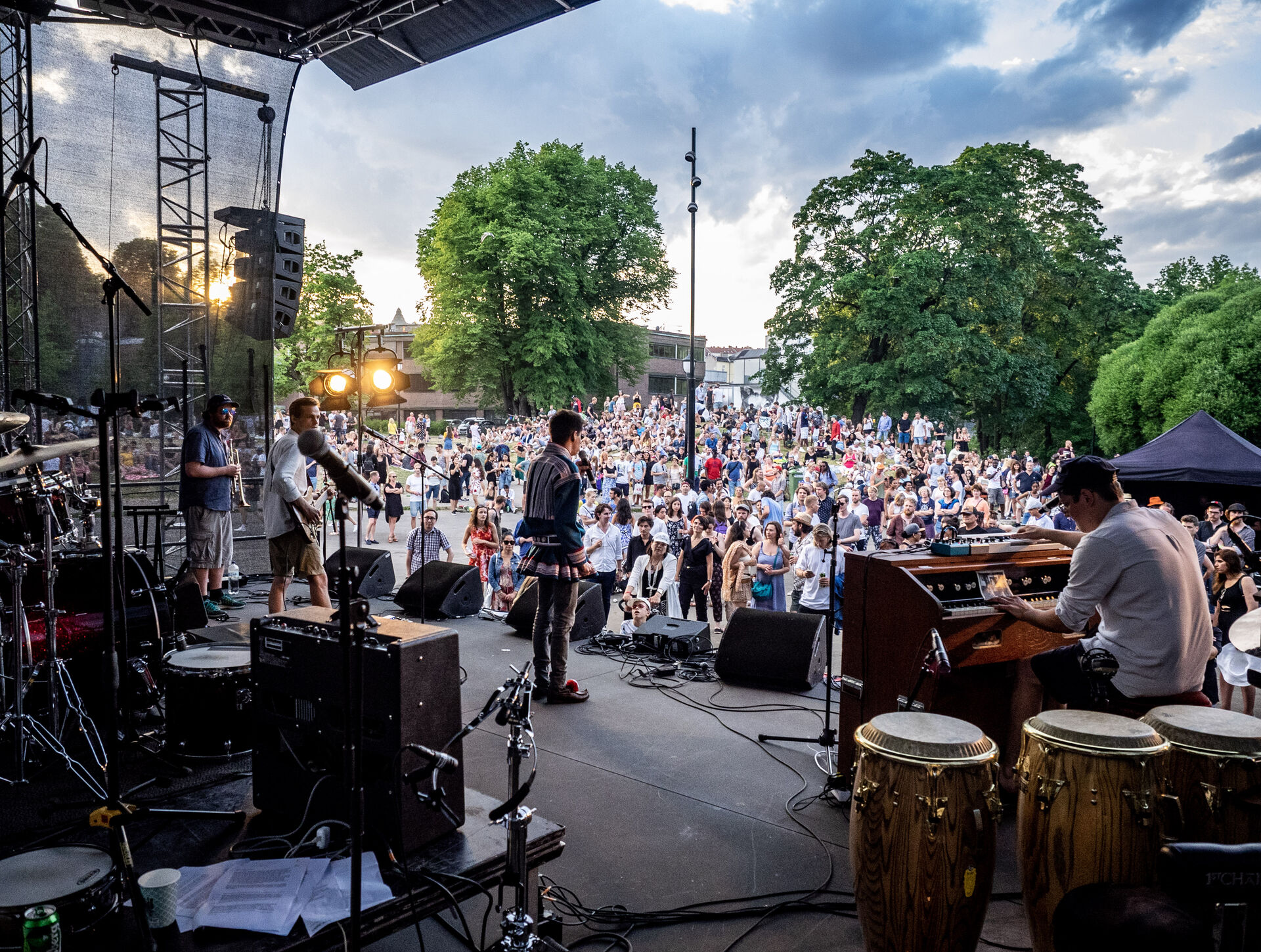 Gabba på scenen under Førdefestivalen.