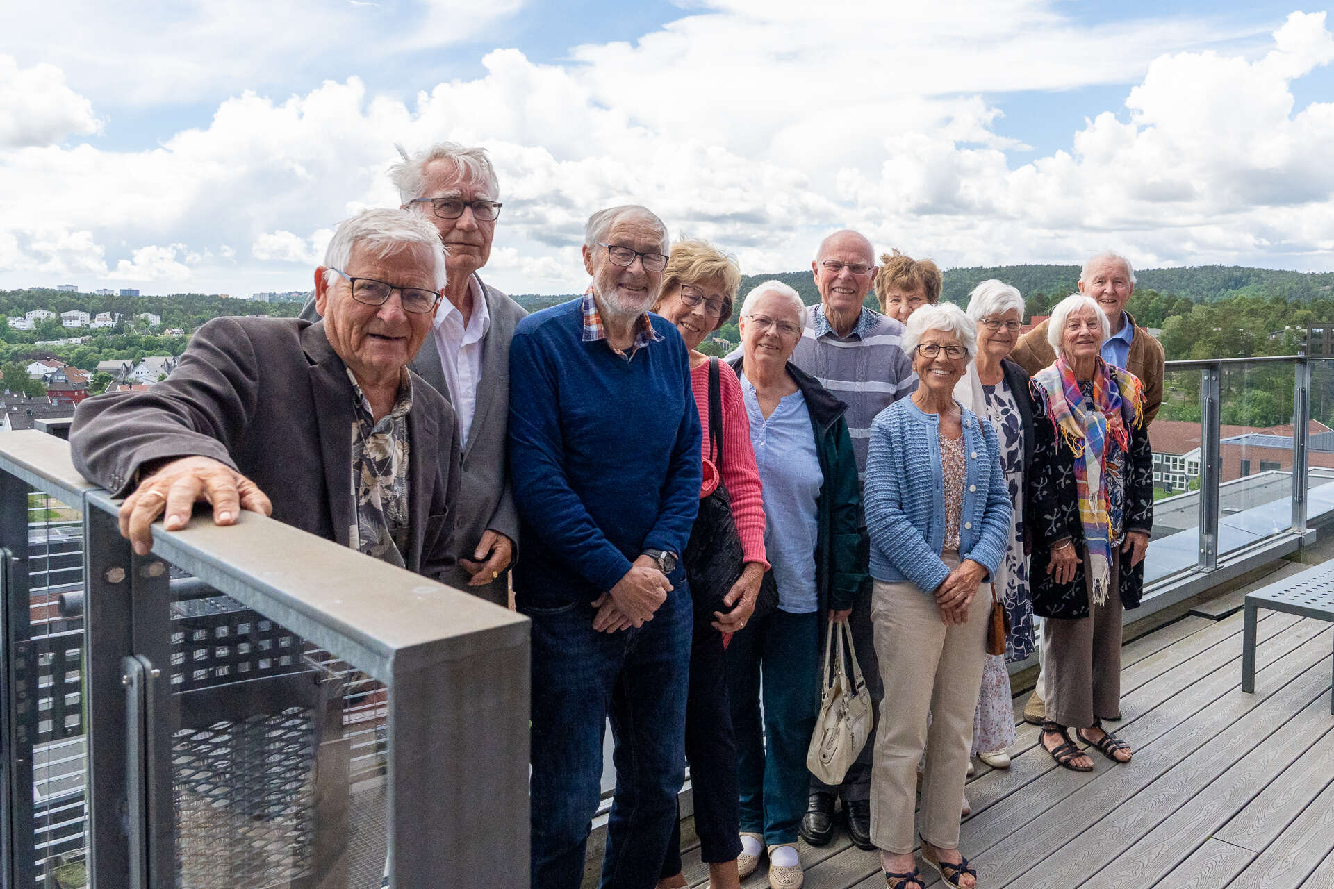 Gruppebilde av 11 alumner fra 1960-tallet