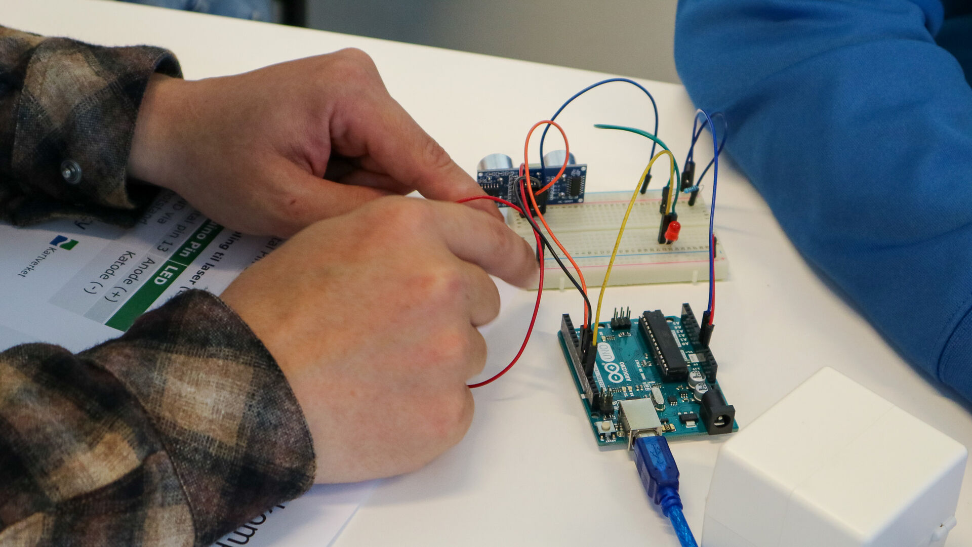 Hender og elektroniske deler