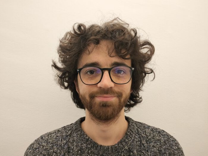 Bildet kan inneholde: briller, briller, kinn, øyenbryn, synsomsorg.