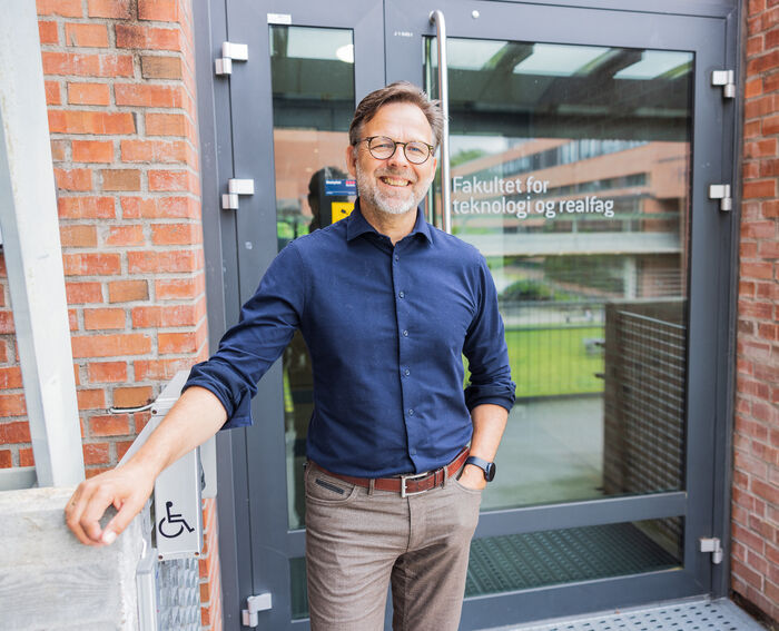 Tore Ragna Neset in front the Faculty of Engineering and Science