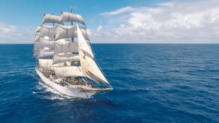 Photo of the full-rigger in the sea