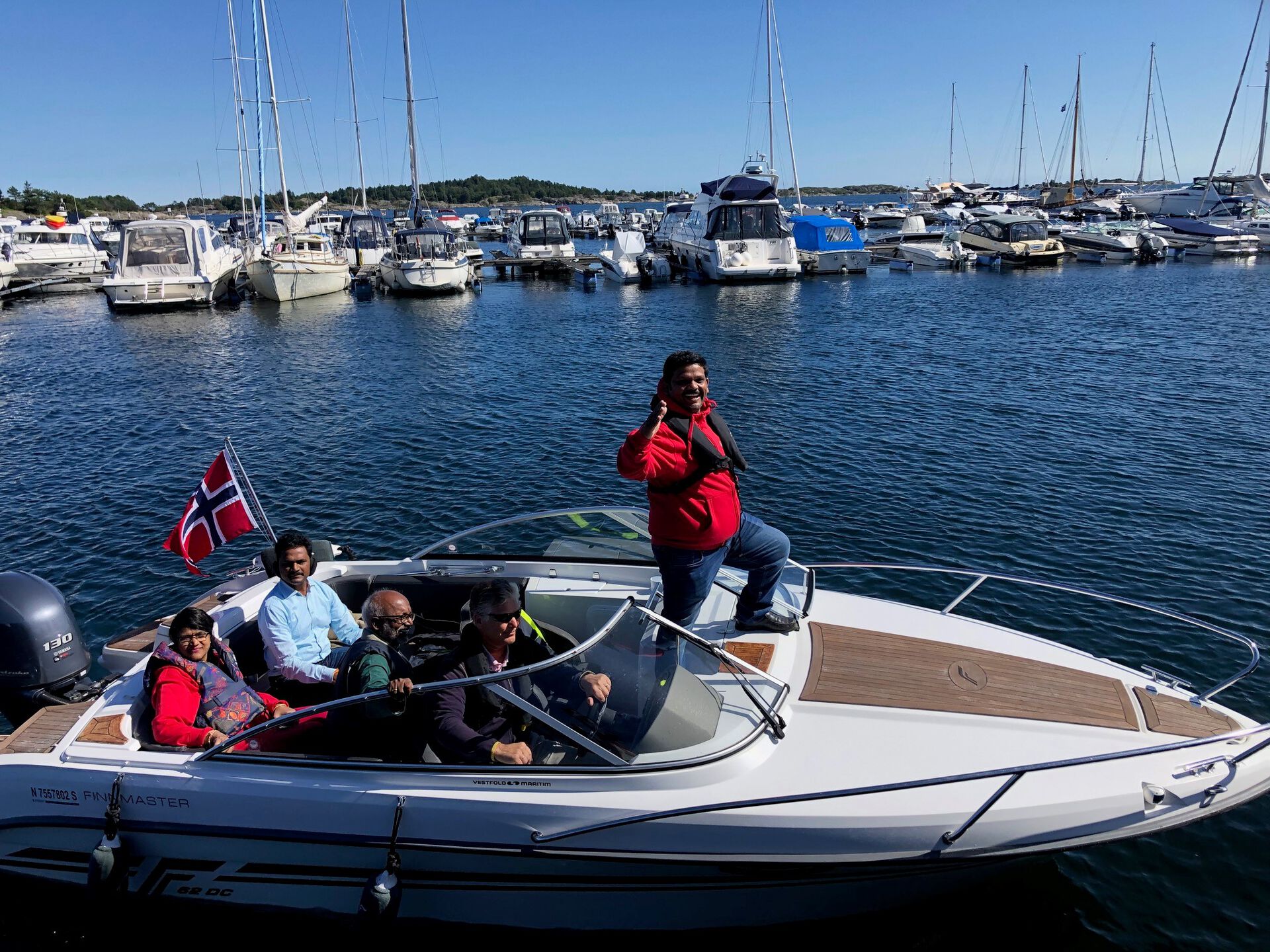 Bildet kan inneholde: båt, vannfartøy, motorbåt, båter og båtliv – utstyr og forsyninger, marinarkitektur.