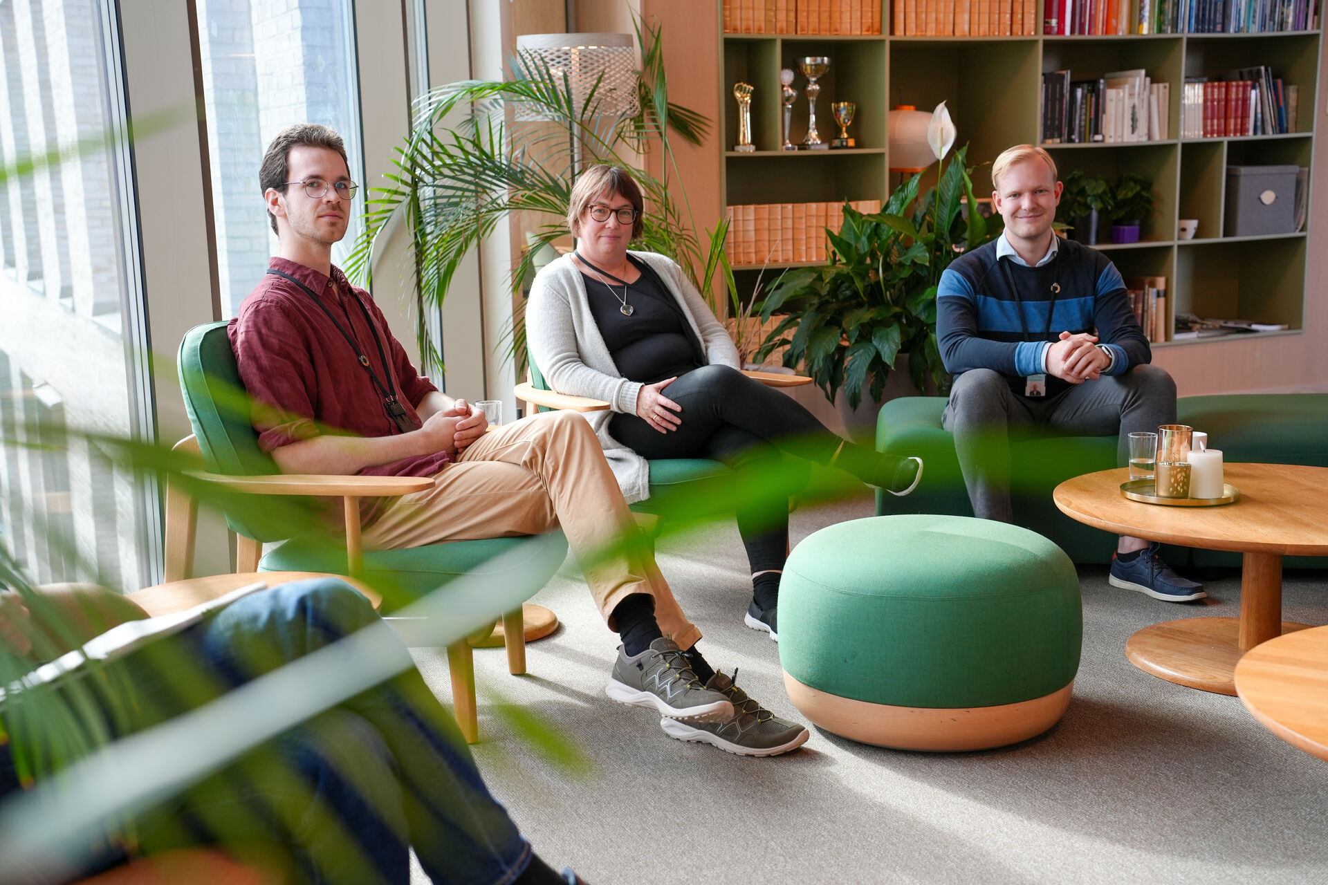 Bildet kan inneholde: fottøy, smil, folk, team, hendelse.
