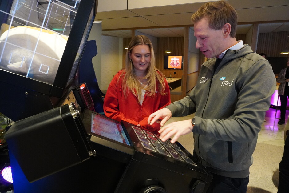 Two people exploring a game, e-sport.