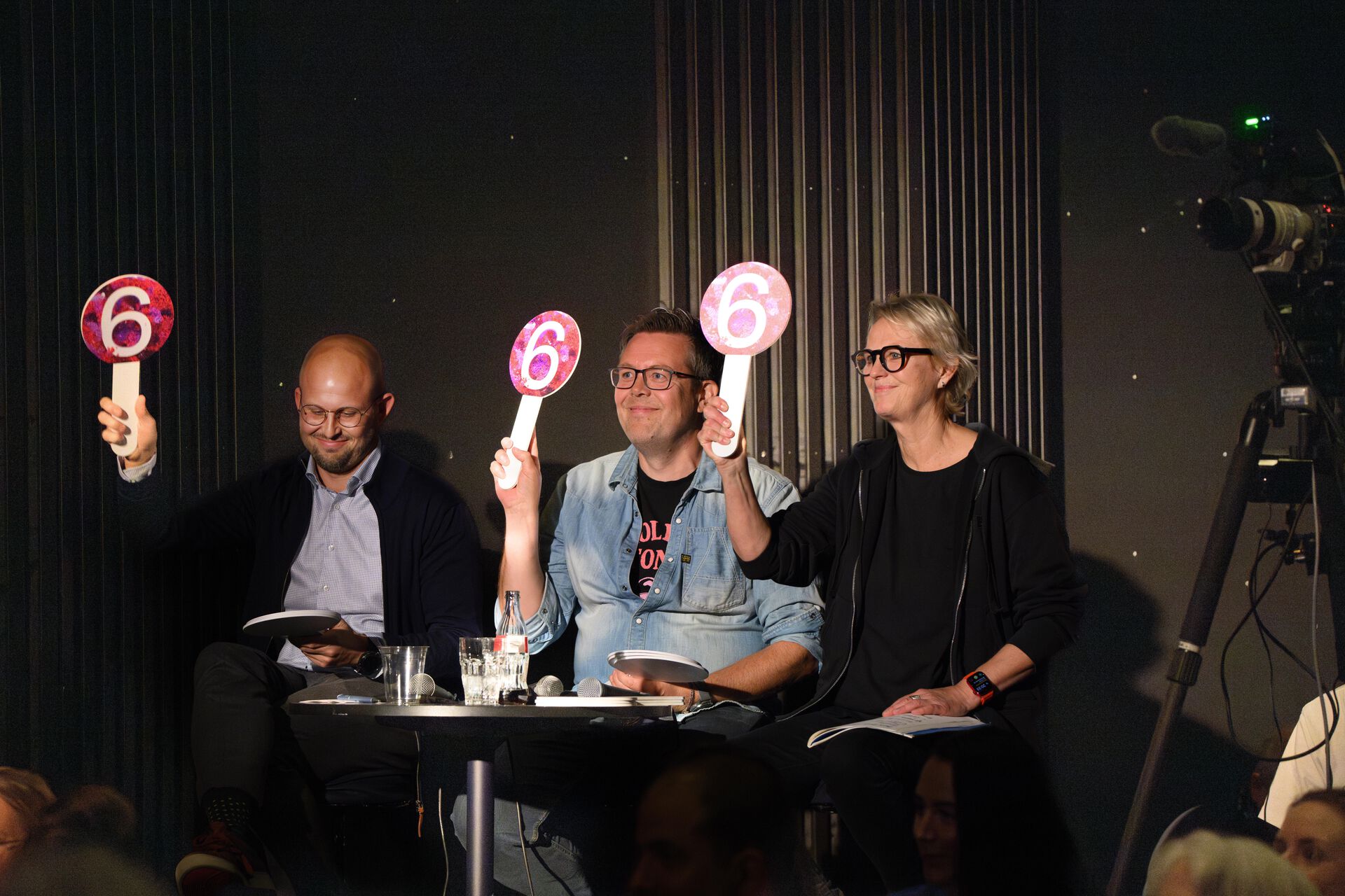 Bildet kan inneholde: underholdning, scenekunst, musikk, lydutstyr, hendelse.
