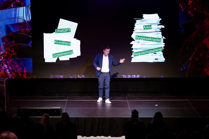 Photo of candidate presenting at the stage