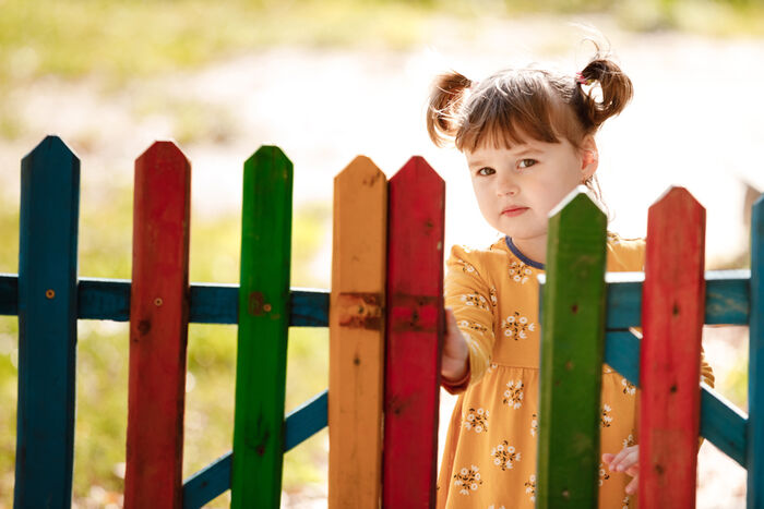 BARNAS BESTE: Det første kullet i Norge med 5-årig integrerte master i barnevern uteksamineres nå fra UiA. (Ill.foto: Colourbox) 