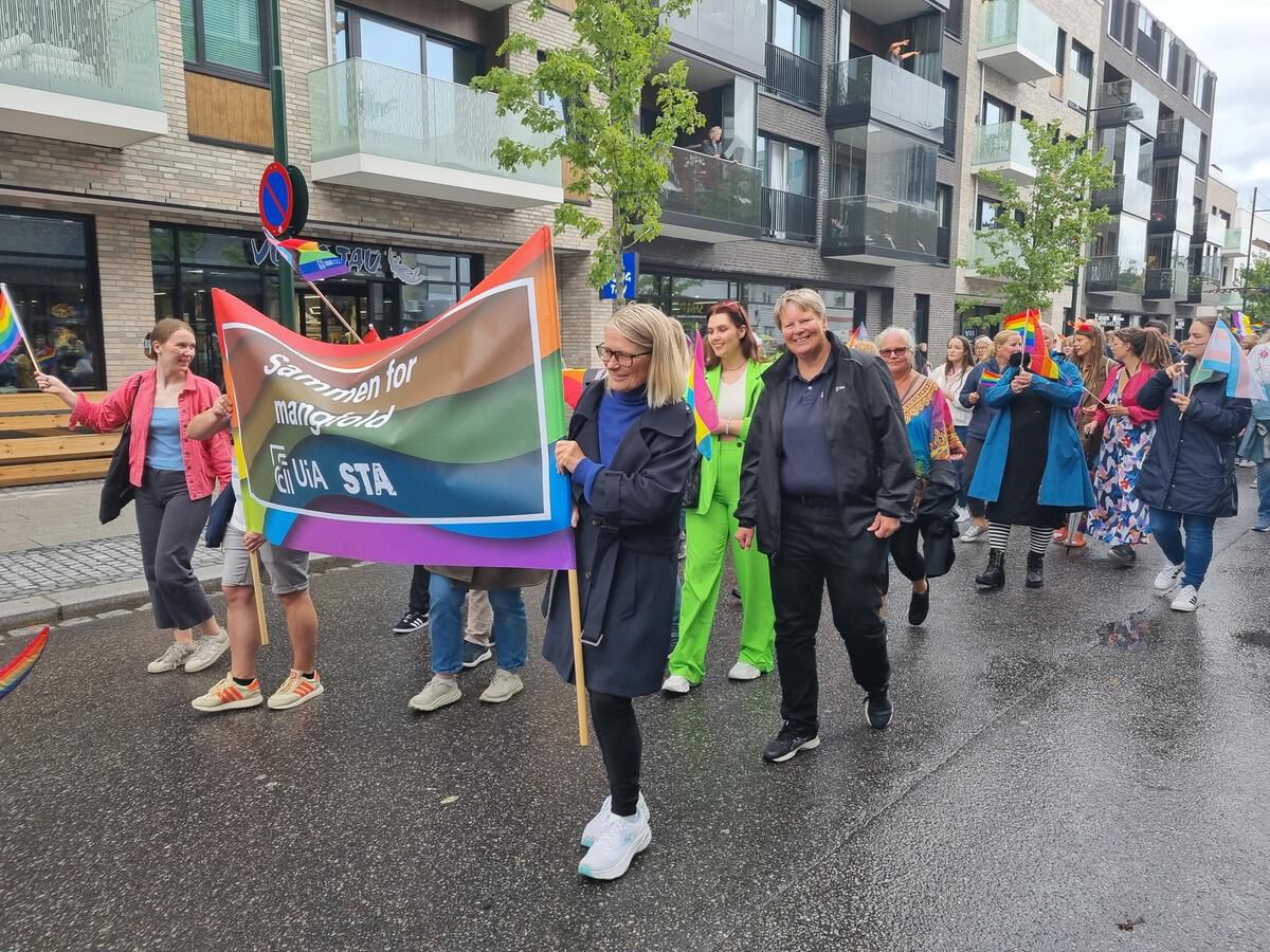 UiA deltar i prideparaden i Kristiansand 2023