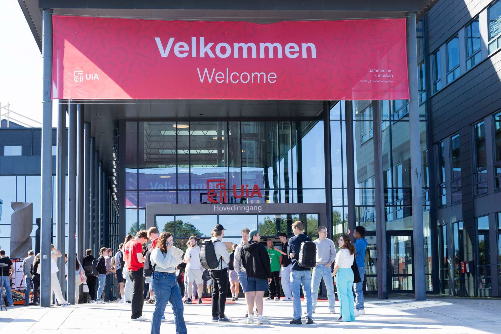 Velkommen-banner under studiestarten i Campus Grimstad.