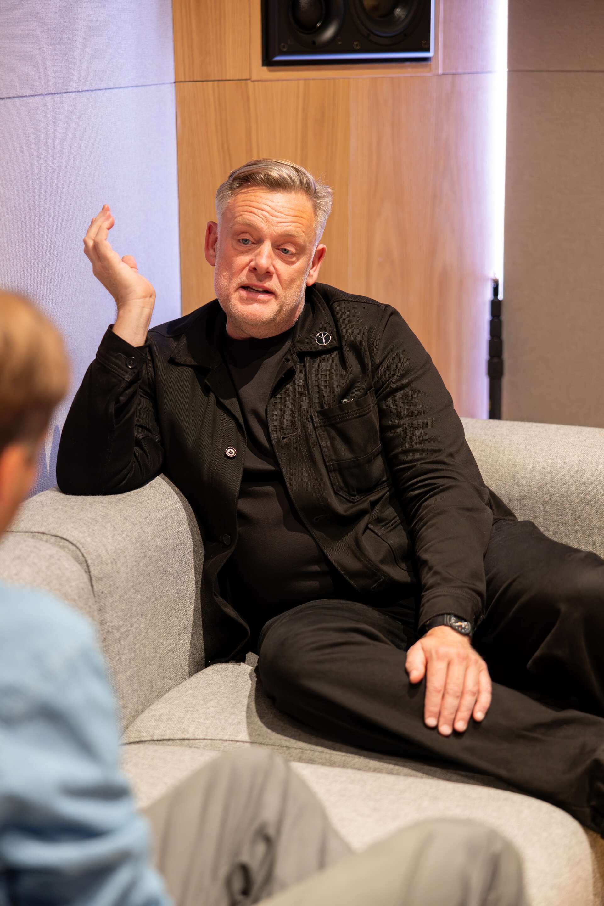Intervjubilde av artist og produsent Andrew Melchior